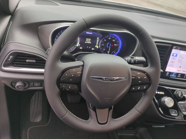 Thumbnail: 2026 Chrysler Pacifica - 14