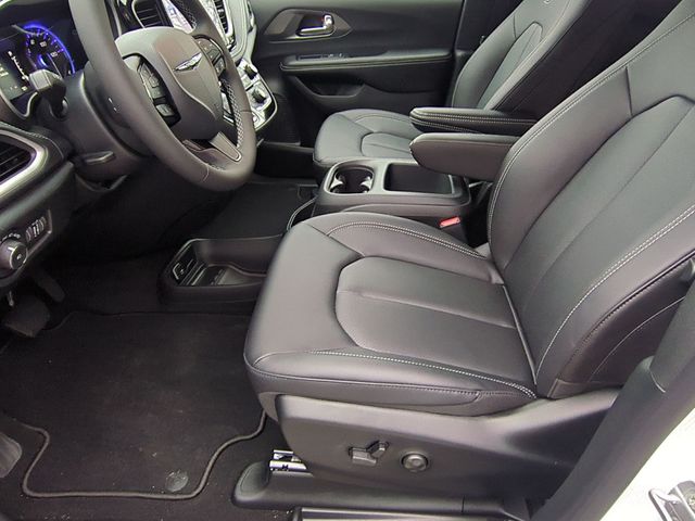 Thumbnail: 2026 Chrysler Pacifica - 11