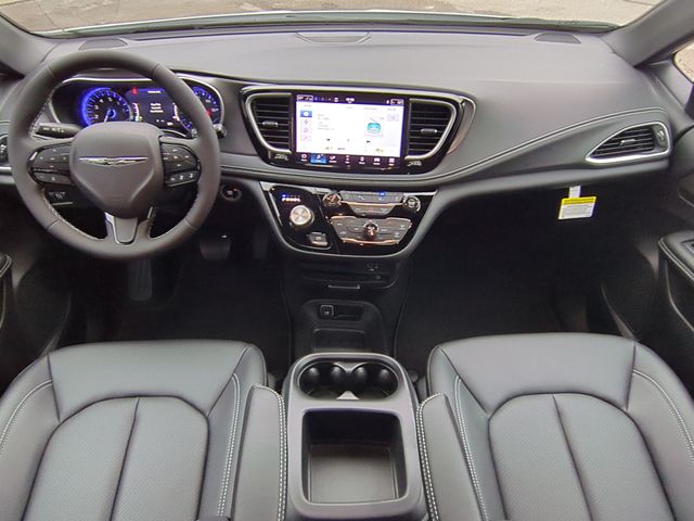 Thumbnail: 2026 Chrysler Pacifica - 10