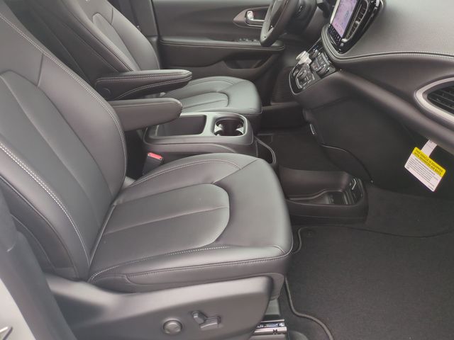 Thumbnail: 2026 Chrysler Pacifica - 27