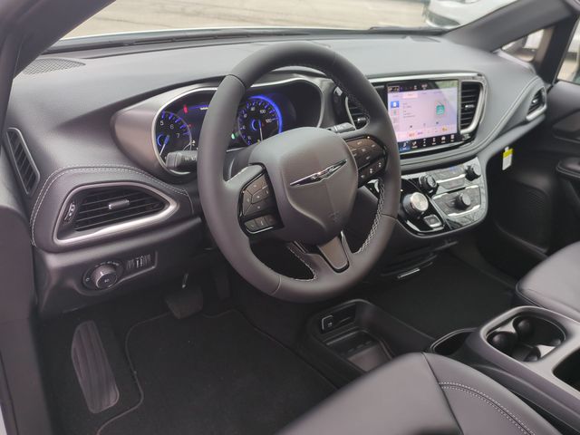 Thumbnail: 2026 Chrysler Pacifica - 2