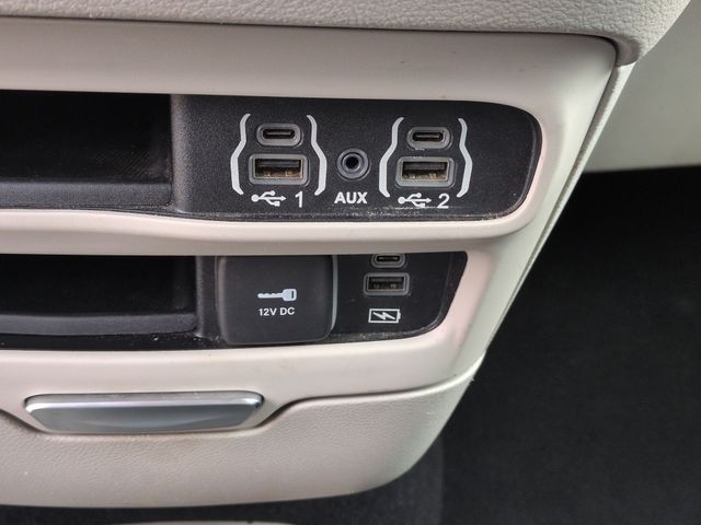 Thumbnail: 2022 Chrysler Pacifica - 31