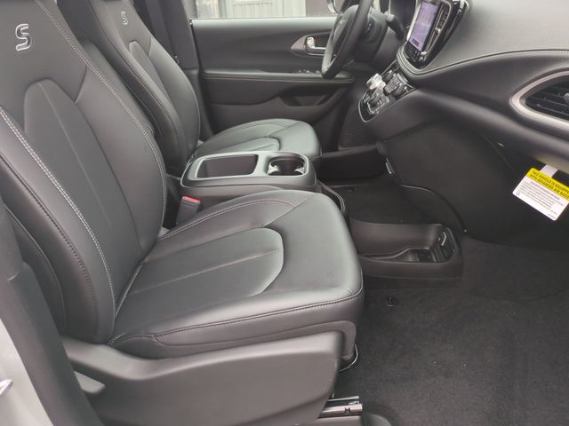 Thumbnail: 2026 Chrysler Pacifica - 28