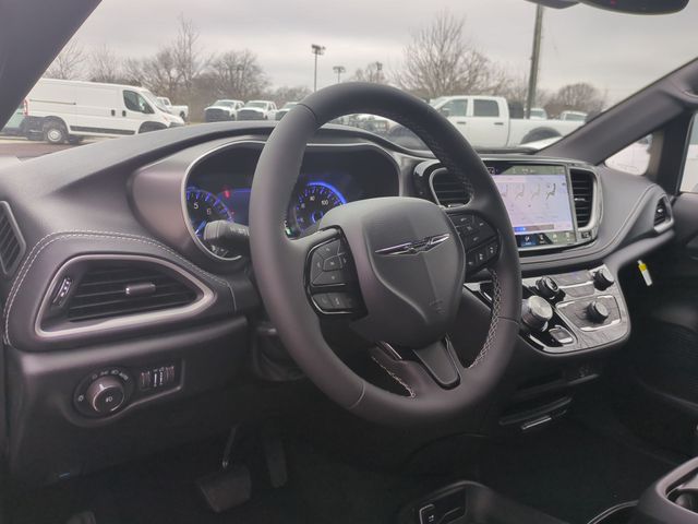 Thumbnail: 2026 Chrysler Pacifica - 2