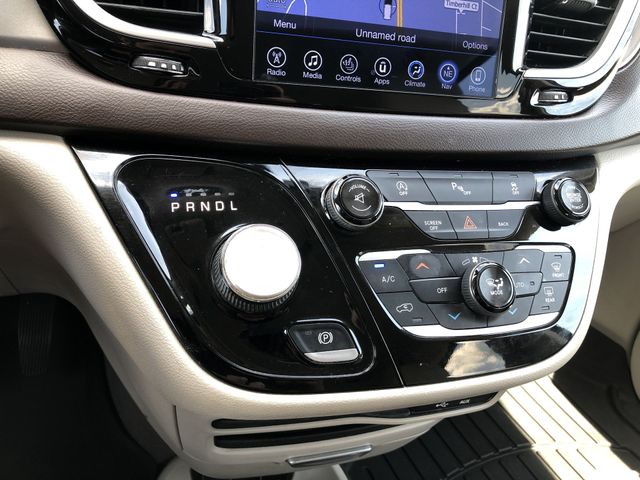 Thumbnail: 2017 Chrysler Pacifica - 29