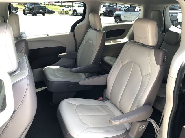 Thumbnail: 2017 Chrysler Pacifica - 11
