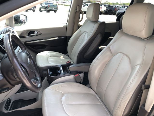 Thumbnail: 2017 Chrysler Pacifica - 9