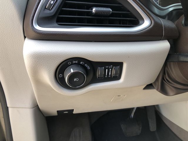 Thumbnail: 2017 Chrysler Pacifica - 32