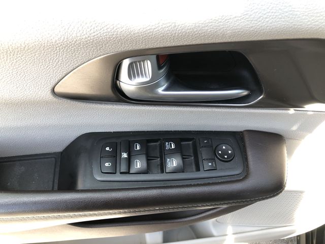 Thumbnail: 2017 Chrysler Pacifica - 31