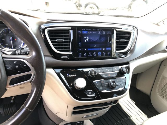 Thumbnail: 2017 Chrysler Pacifica - 13