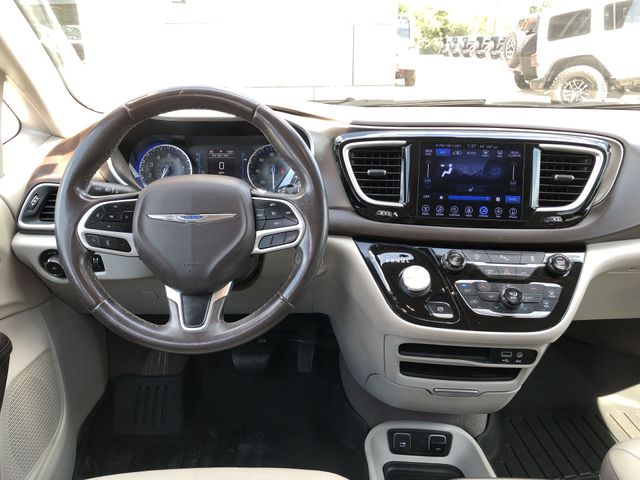 Thumbnail: 2017 Chrysler Pacifica - 8