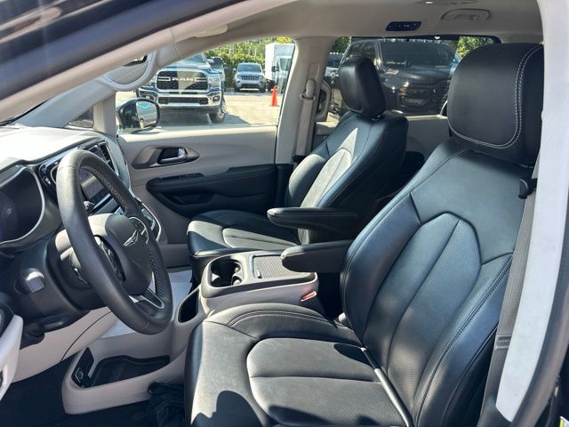 Thumbnail: 2024 Chrysler Pacifica - 8