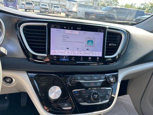 Thumbnail: 2024 Chrysler Pacifica - 10