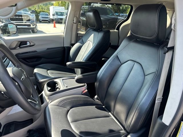 Thumbnail: 2024 Chrysler Pacifica - 7