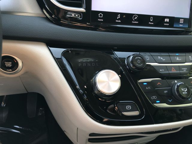 Thumbnail: 2024 Chrysler Pacifica - 7
