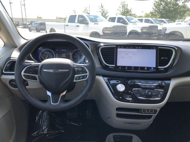 Thumbnail: 2024 Chrysler Pacifica - 9