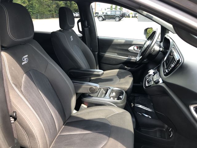 Thumbnail: 2020 Chrysler Pacifica - 24