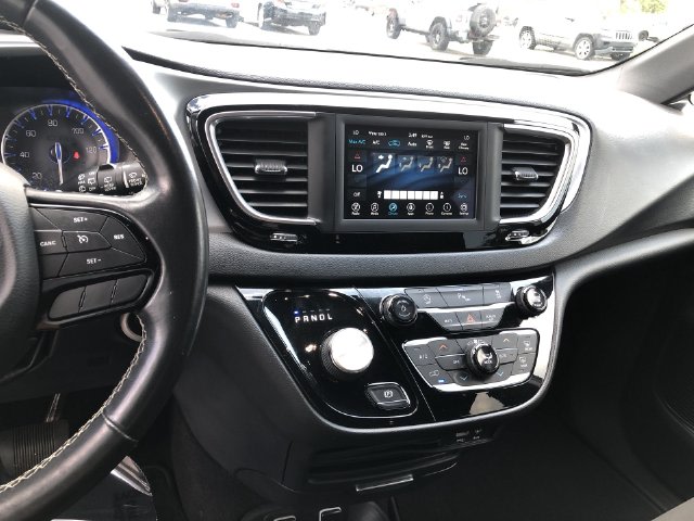 Thumbnail: 2020 Chrysler Pacifica - 22