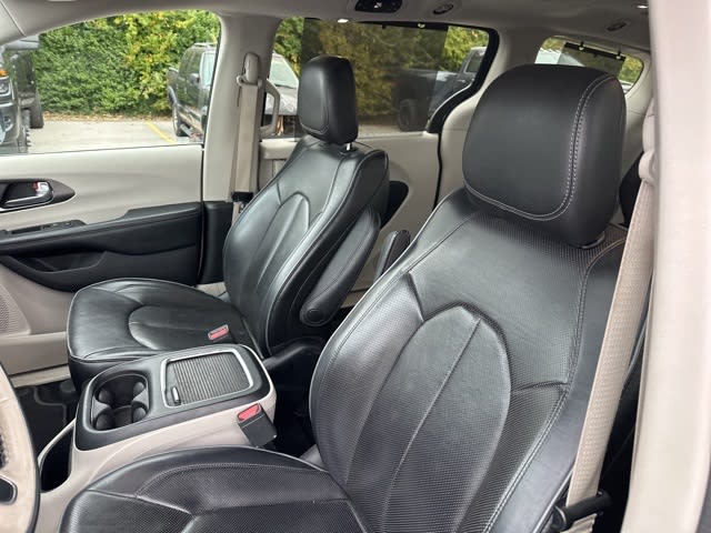 Thumbnail: 2019 Chrysler Pacifica - 6