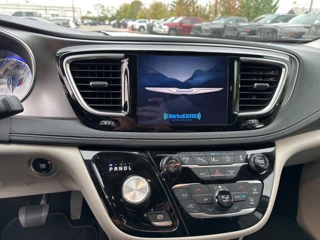 Thumbnail: 2019 Chrysler Pacifica - 8