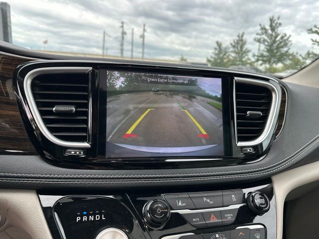 Thumbnail: 2021 Chrysler Pacifica - 9