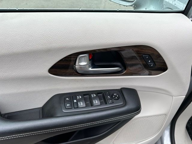 Thumbnail: 2021 Chrysler Pacifica - 12