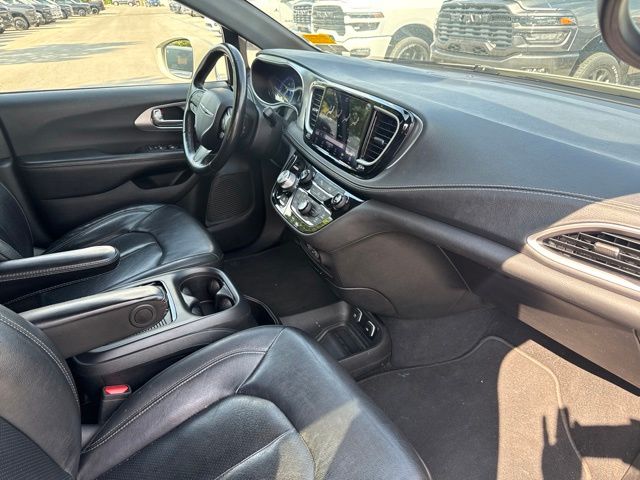 Thumbnail: 2021 Chrysler Pacifica - 13