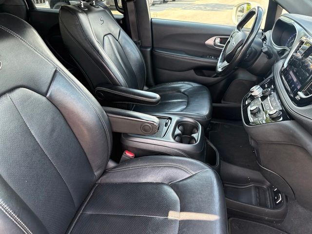 Thumbnail: 2021 Chrysler Pacifica - 25