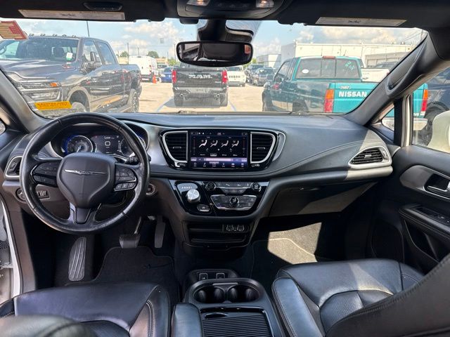 Thumbnail: 2021 Chrysler Pacifica - 12