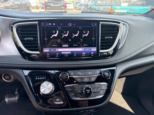 Thumbnail: 2021 Chrysler Pacifica - 14