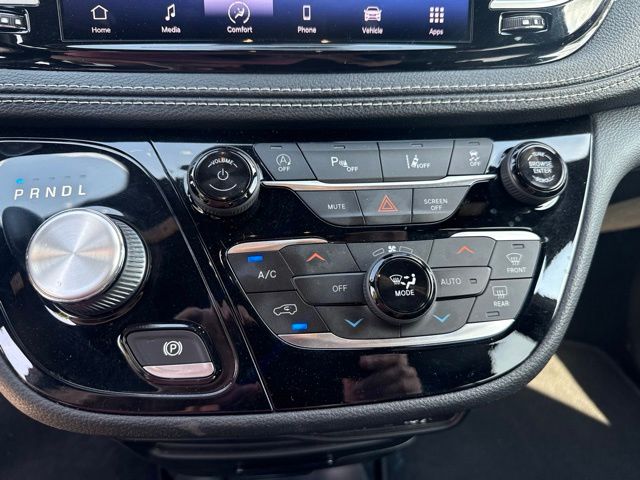 Thumbnail: 2021 Chrysler Pacifica - 21