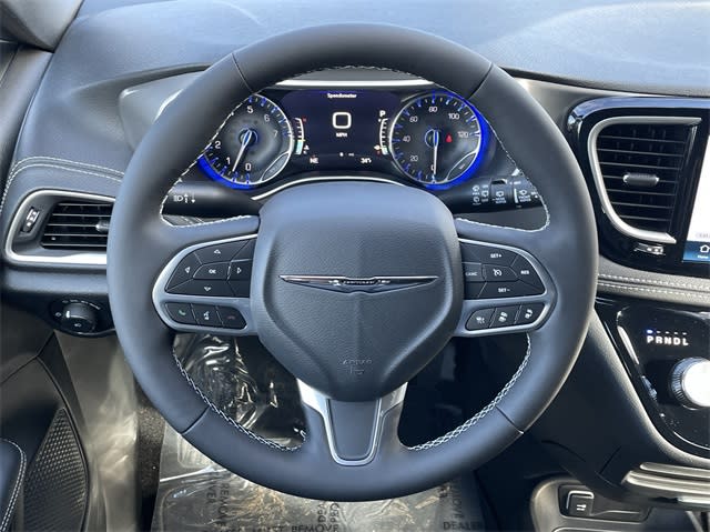 2025 Chrysler Pacifica Select 14