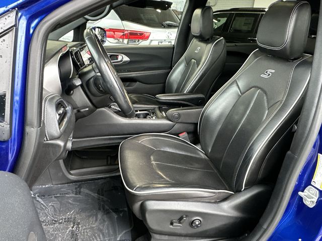 Thumbnail: 2021 Chrysler Pacifica - 10