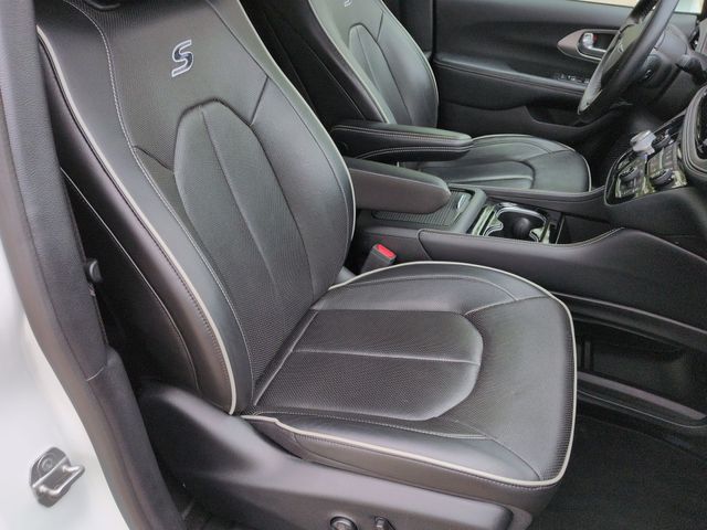 Thumbnail: 2022 Chrysler Pacifica - 27