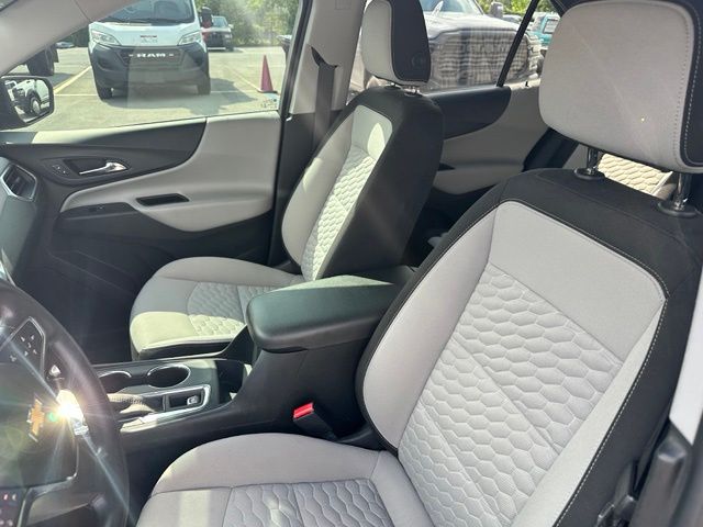 Thumbnail: 2021 Chevrolet Equinox - 4