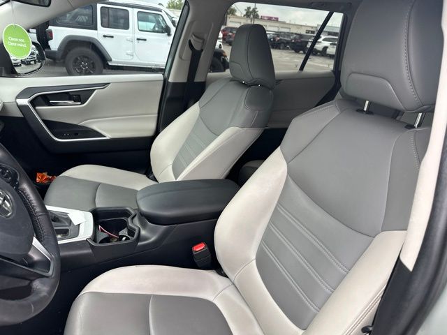 Thumbnail: 2021 Toyota RAV4 - 8