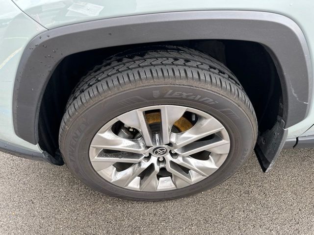 Thumbnail: 2021 Toyota RAV4 - 6