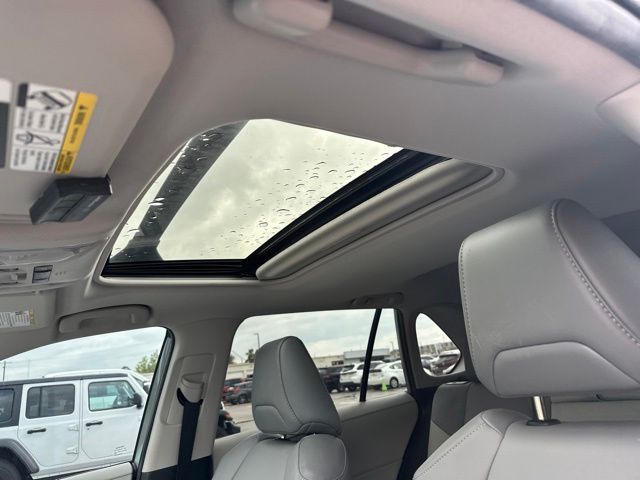 Thumbnail: 2021 Toyota RAV4 - 14