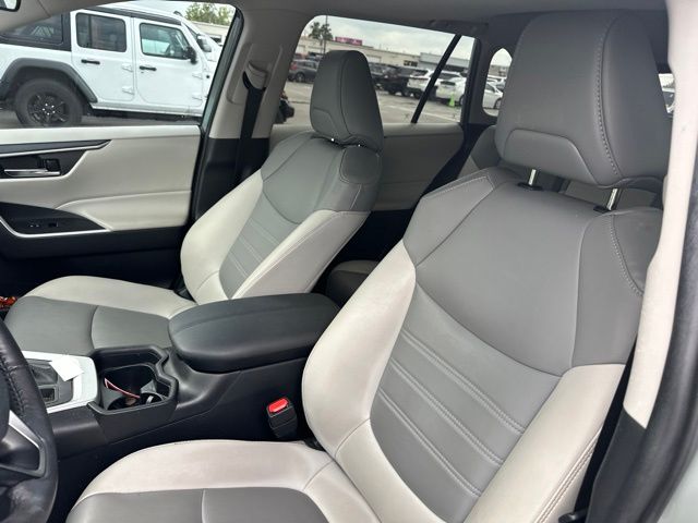 Thumbnail: 2021 Toyota RAV4 - 9