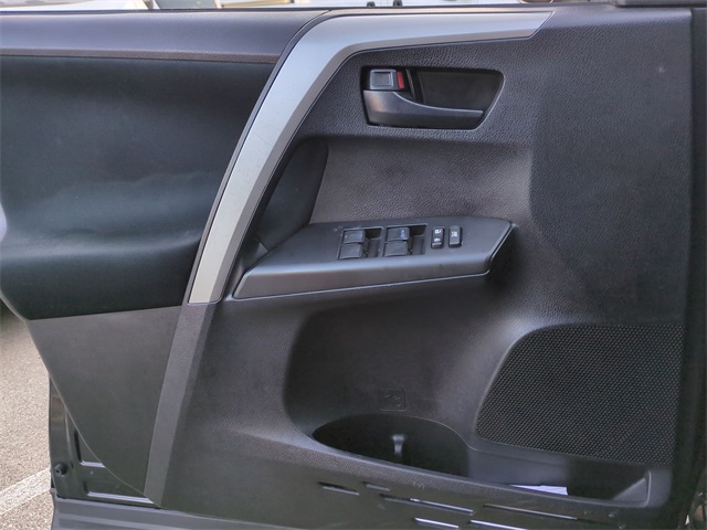 Thumbnail: 2016 Toyota RAV4 - 36