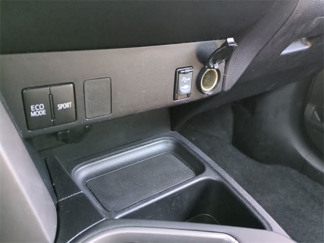 Thumbnail: 2016 Toyota RAV4 - 37