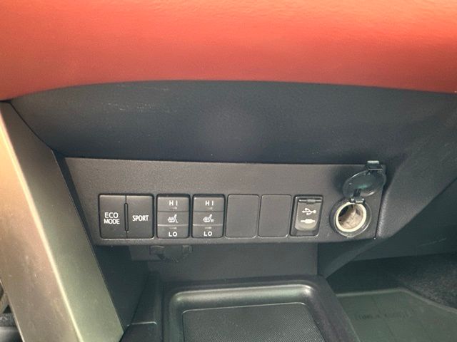 Thumbnail: 2015 Toyota RAV4 - 16