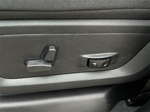 2024 RAM 3500 Big Horn 33