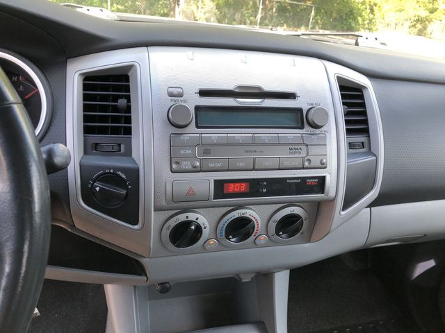 Thumbnail: 2009 Toyota Tacoma - 14