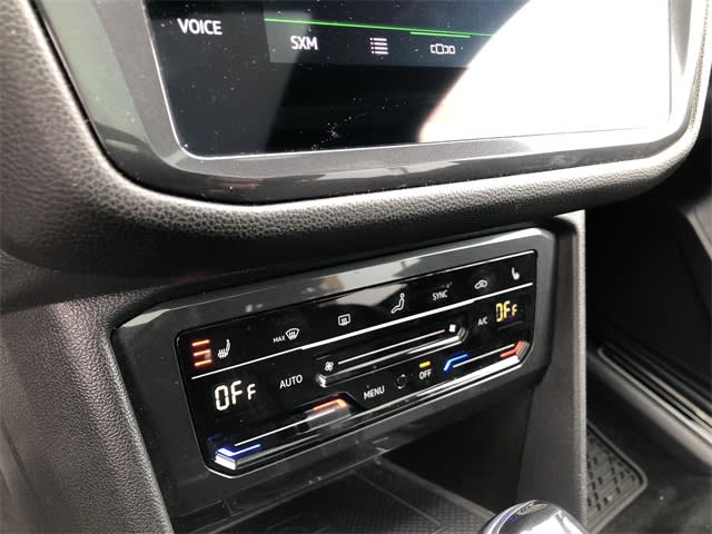 Thumbnail: 2022 Volkswagen Tiguan - 19