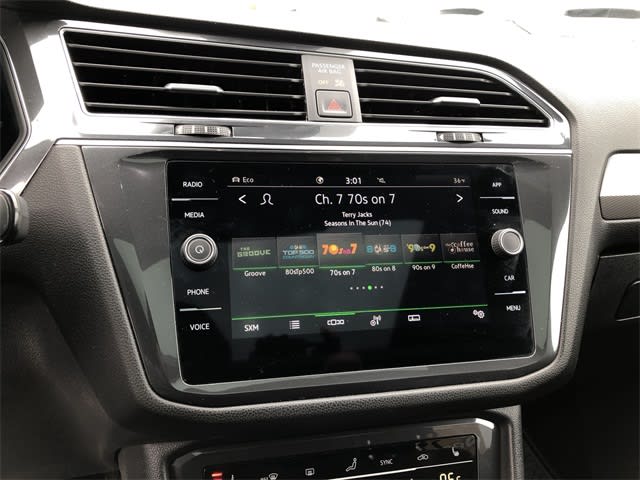 Thumbnail: 2022 Volkswagen Tiguan - 10