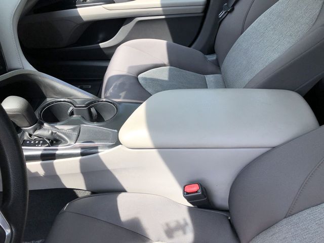Thumbnail: 2019 Toyota Camry - 16
