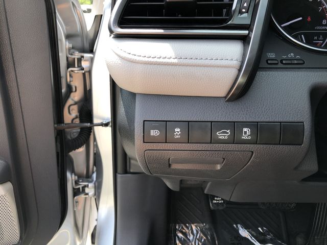 Thumbnail: 2019 Toyota Camry - 31