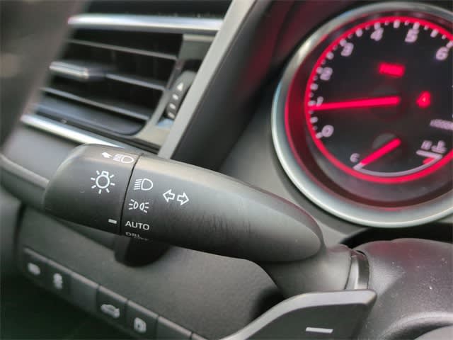 Thumbnail: 2018 Toyota Camry - 33