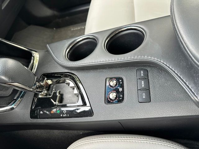 Thumbnail: 2016 Toyota Avalon - 7